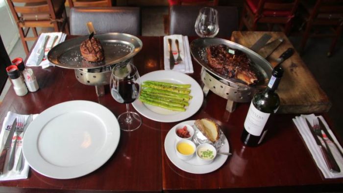 Một buổi ăn gồm Wagyu steak và Filet steak tại El Gaucho Hai Bà Trưng, quận 1
